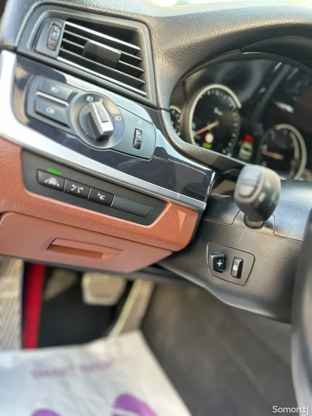 BMW 5 series 2016 · 2.0 AT
