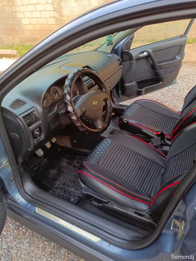 Opel Astra G 1999 · 1.6 MT