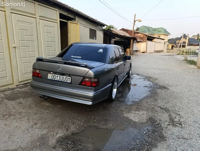 Mercedes-Benz W124 1992 · 5.5 AT