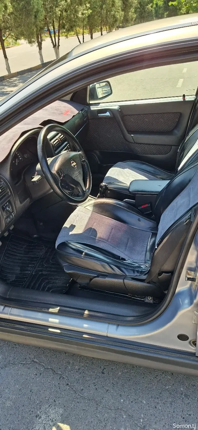 Opel Astra G 2001 · 1.6 MT