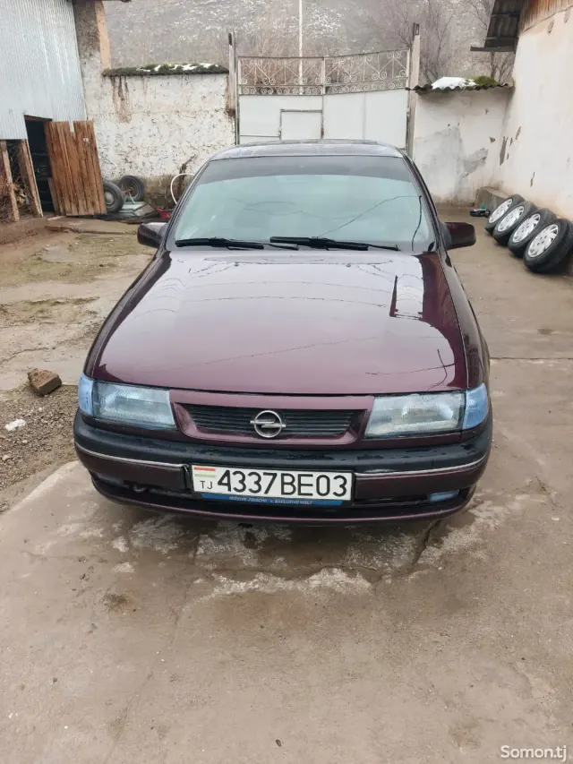 Opel Vectra A 1994 · 1.6 MT