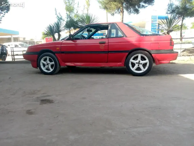 Nissan Sunny 1990 · 1.8 MT