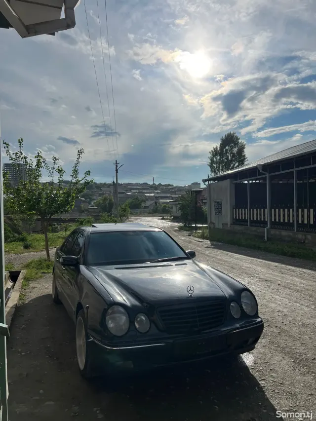 Mercedes-Benz E class 2001 · 4.3 AT