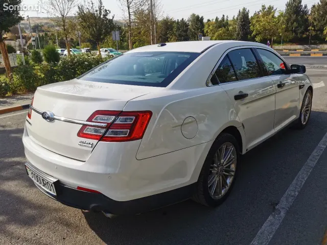 Ford Taurus 2017 · 3.5 AT