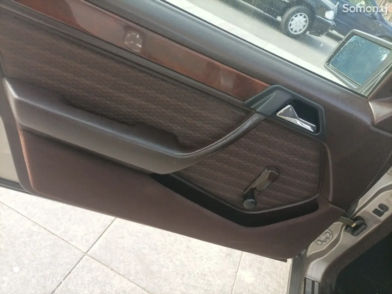 Mercedes-Benz W124 1990 · 2.0 MT
