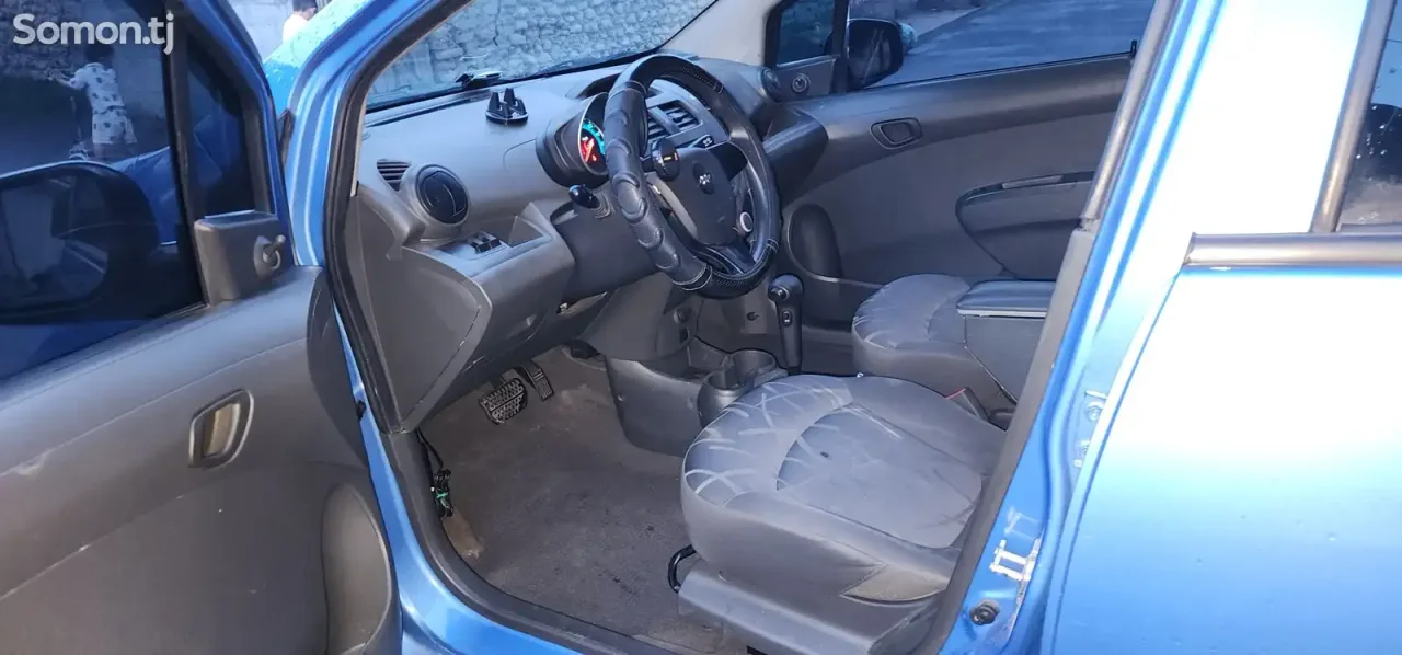 Chevrolet Spark 2014 · 1.0 AT