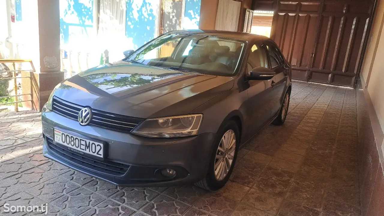 Volkswagen Jetta 2012 · 1.9 AT