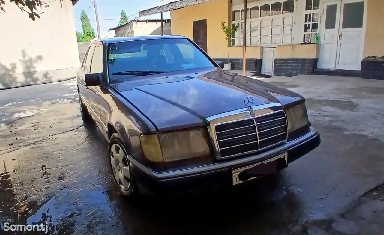 Mercedes-Benz W124 1993 · 1.8 MT