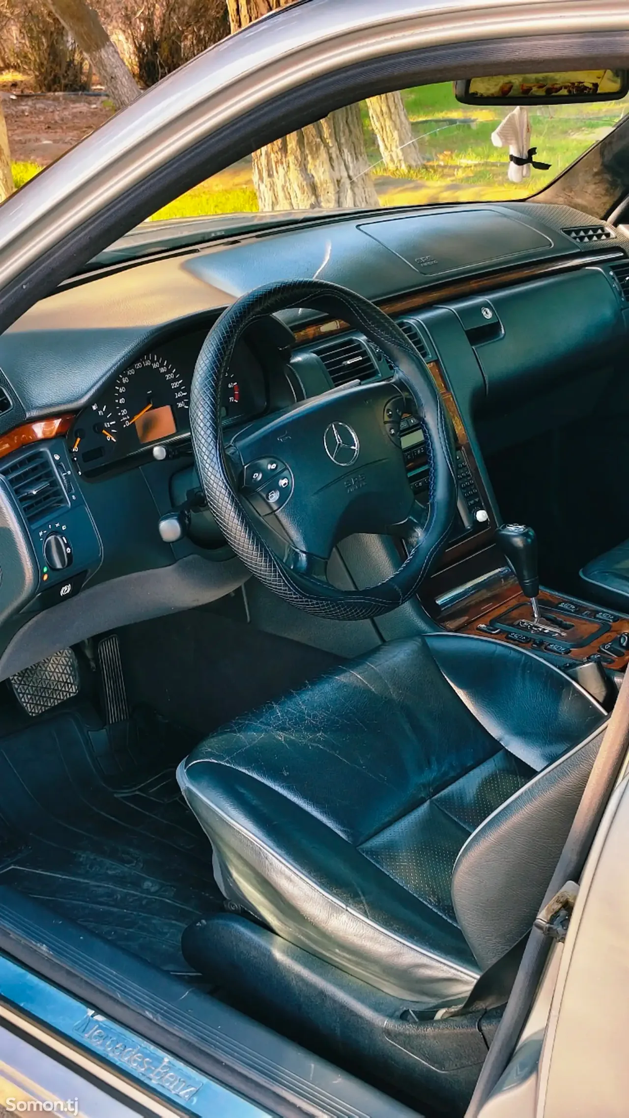 Mercedes-Benz E class 2000 · 3.2 AT