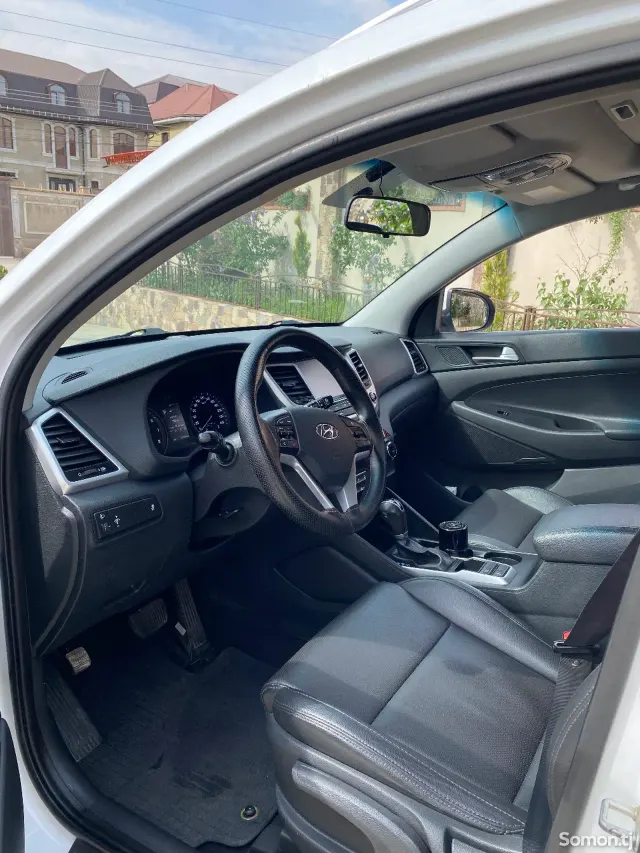 Hyundai Tucson 2016 · 1.6 AT