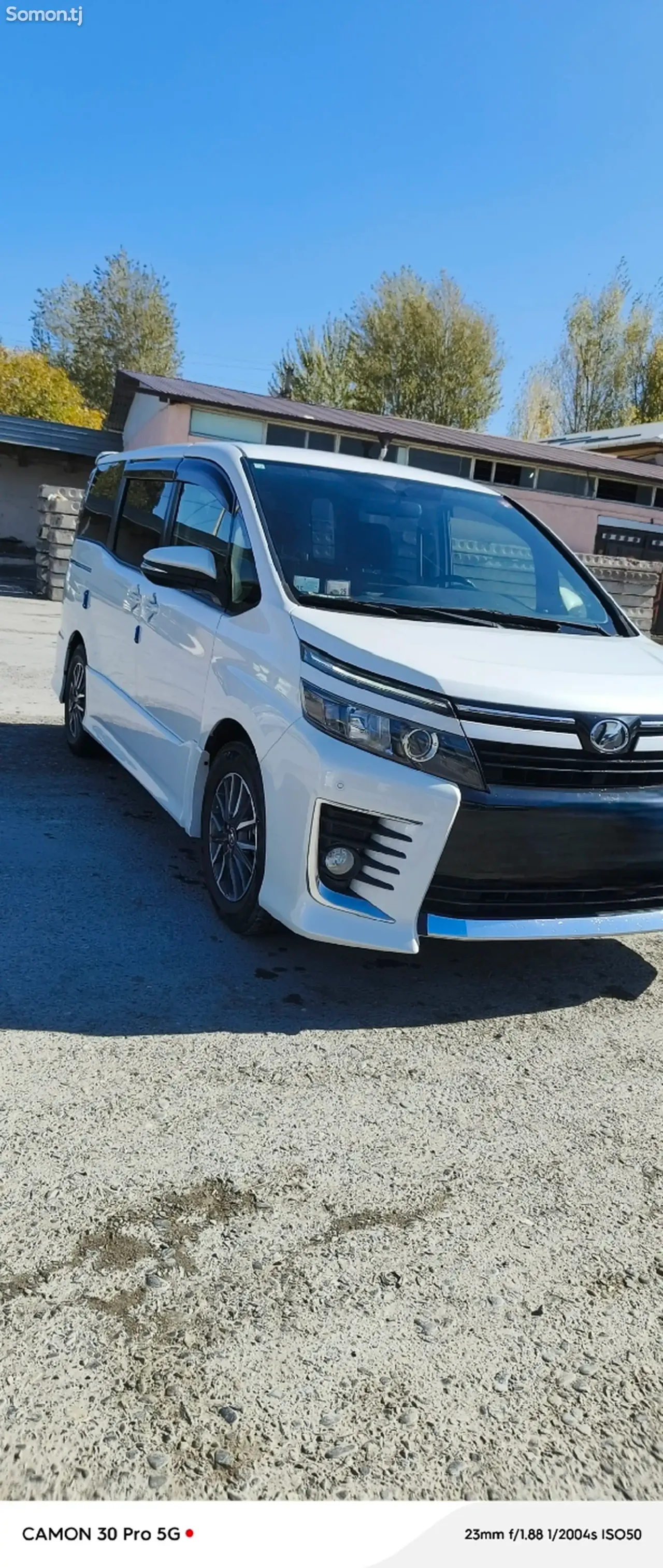 Toyota Voxy 2014 · 2.0 AT