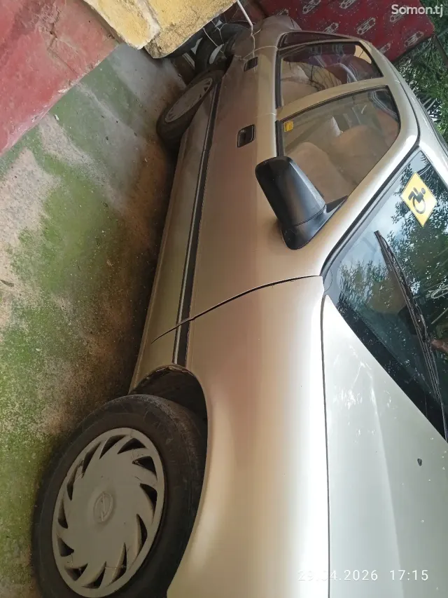 Opel Vectra A 1990 · 1.6 MT