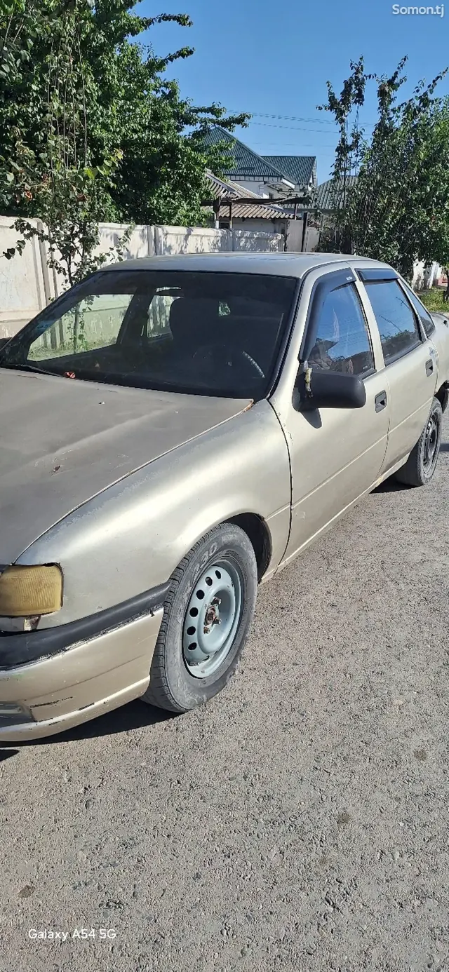 Opel Vectra A 1996 · 1.6 MT