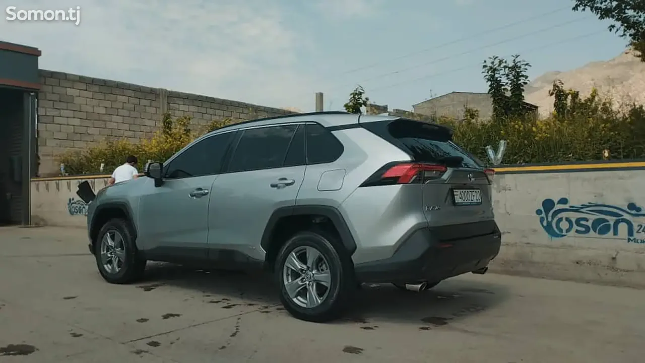 Toyota RAV 4 2022 · 2.5 AT