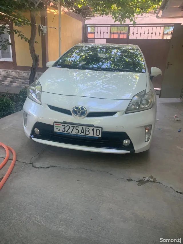 Toyota Prius 2014 · 1.8 AT