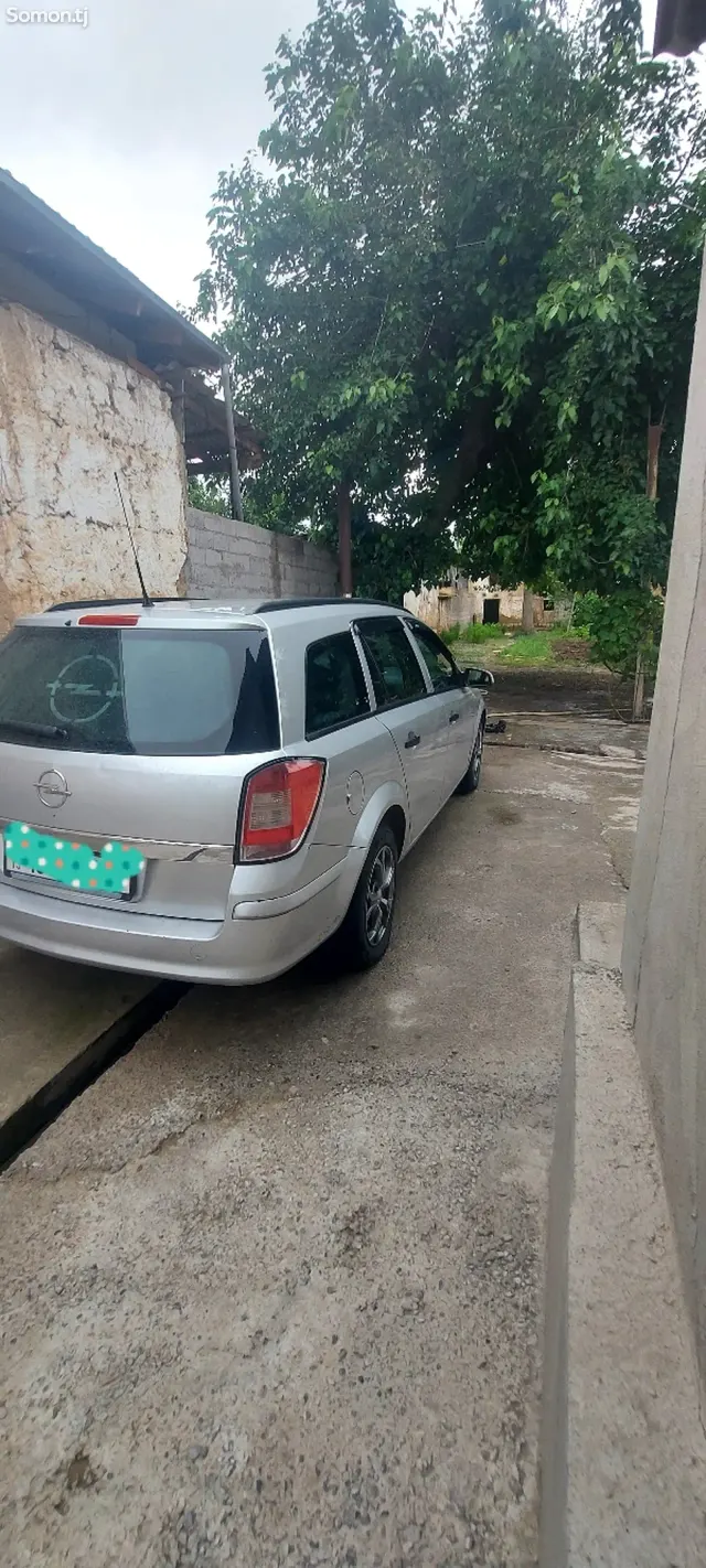 Opel Astra H 2011 · 1.6 MT
