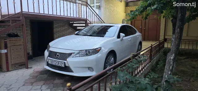 Lexus ES series 2014 · 2.5 AT
