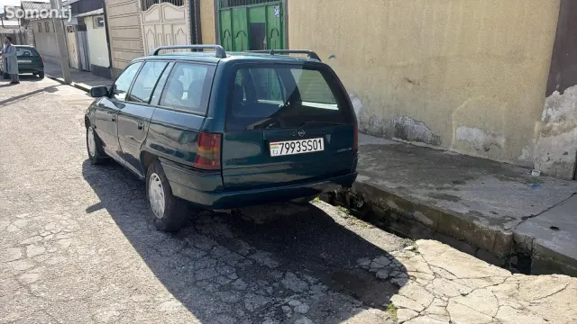Opel Astra F 1997 · 1.6 MT