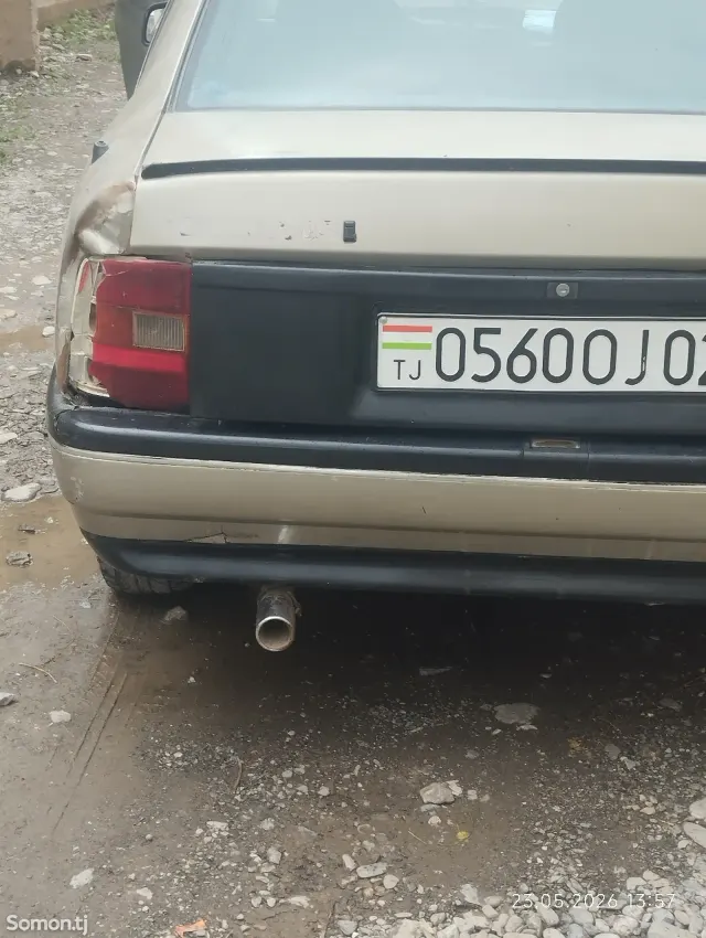 Opel Vectra A 1995 · 1.8 MT