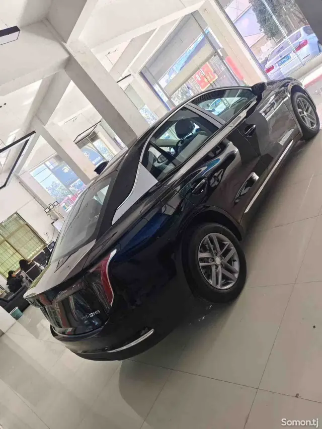 Hongqi E-QM5 2026 · AMT