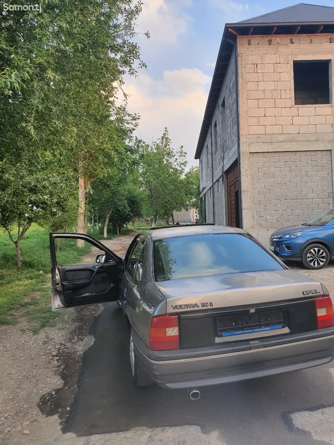 Opel Vectra A 1992 · 1.6 MT