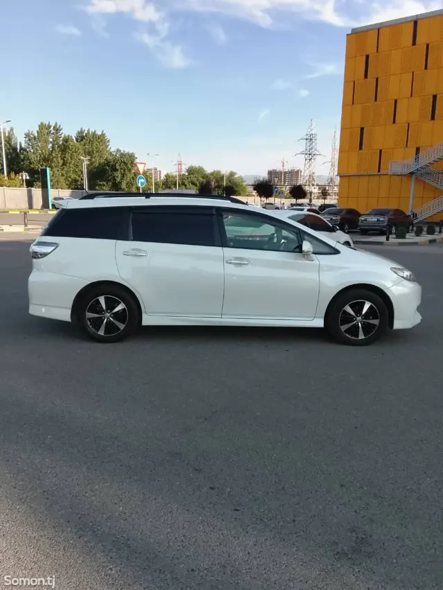 Toyota Wish 2015 · 1.8 AT