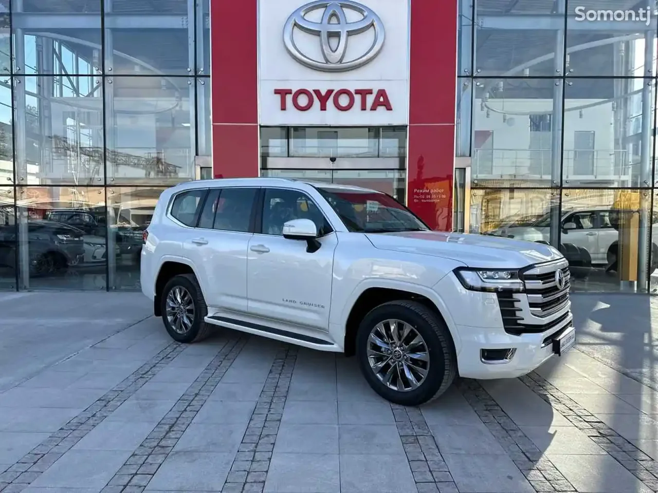 Toyota Land Cruiser 2025 · 3.5 AT