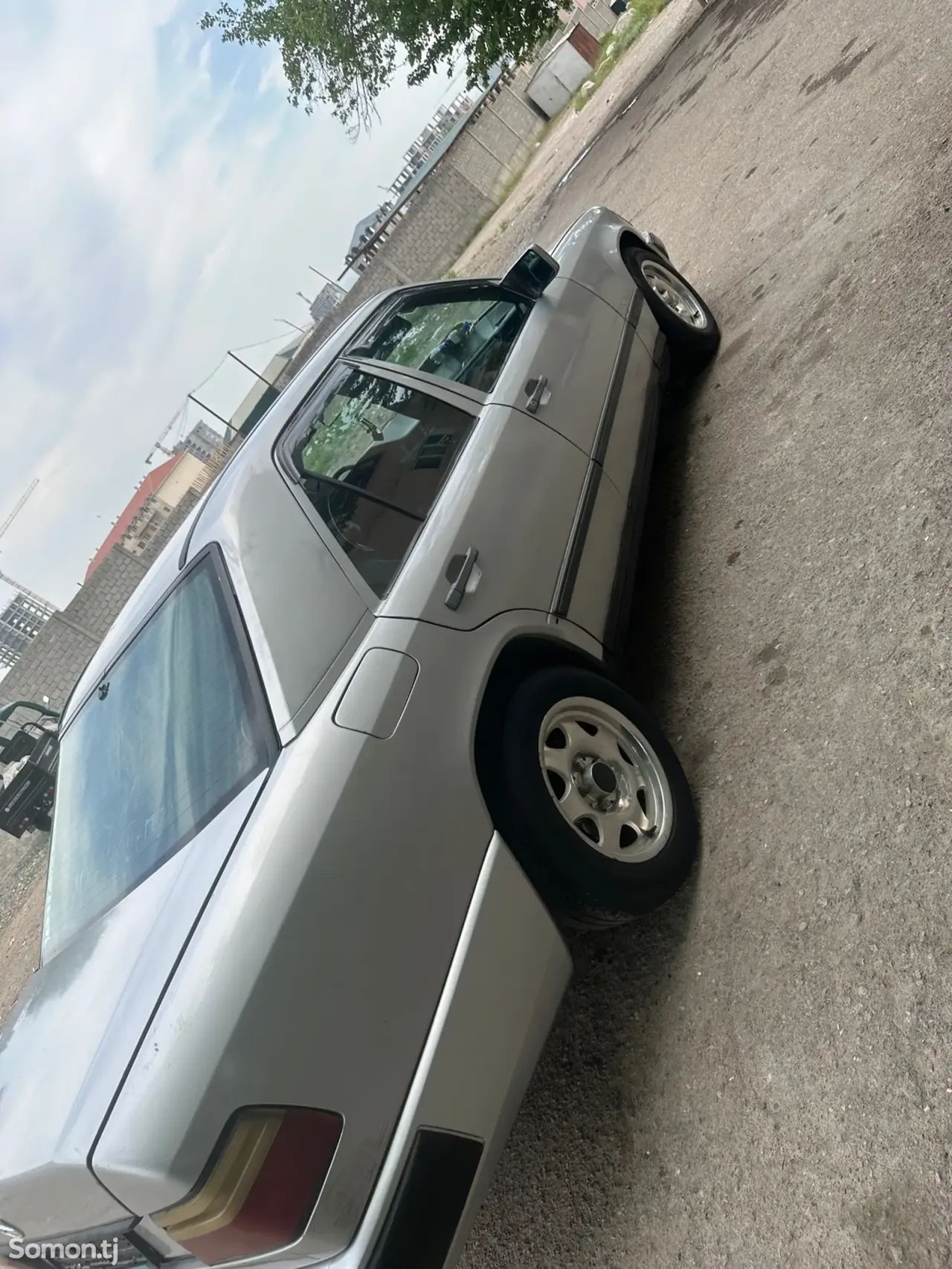 Mercedes-Benz W124 1987 · 2.0 MT