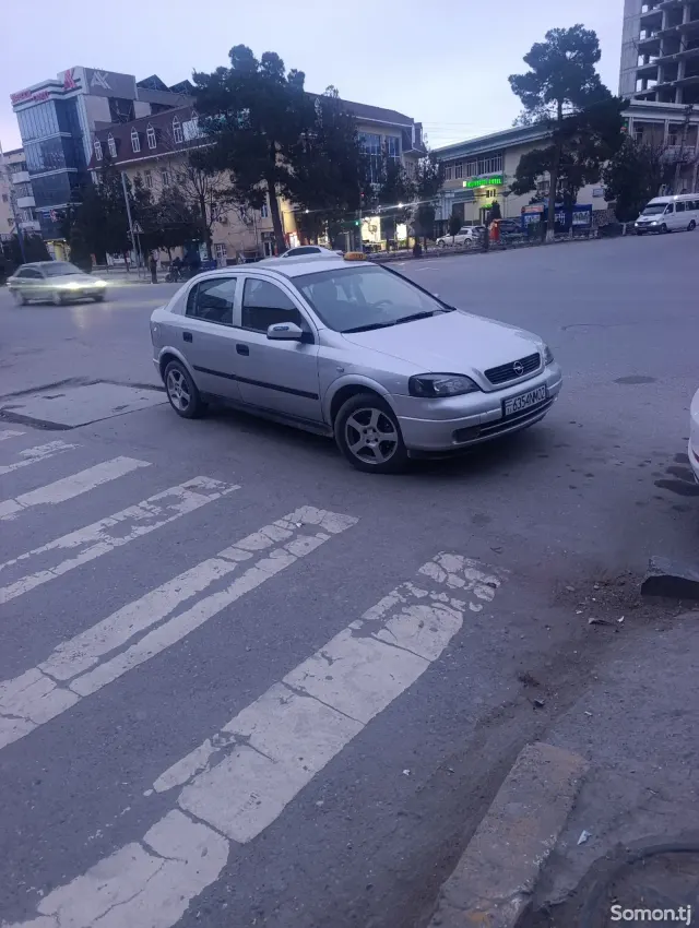 Opel Astra G 1999 · 1.6 MT