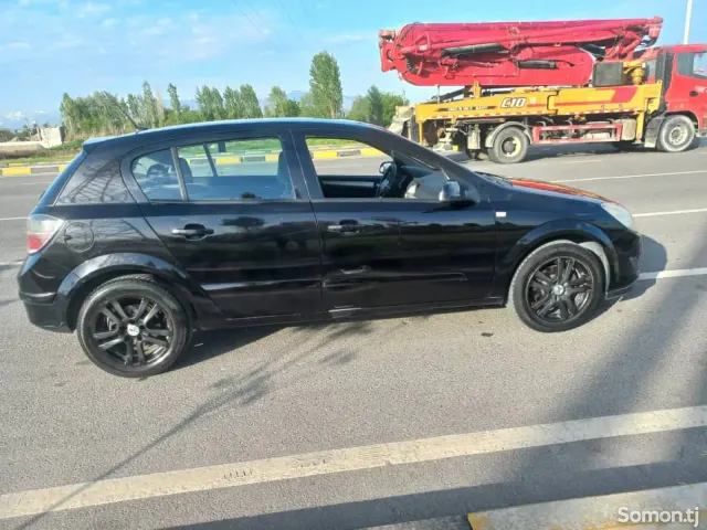 Opel Astra H 2008 · 1.7 MT