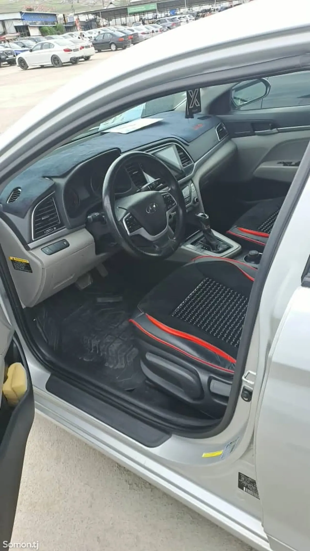 Hyundai Elantra 2016 · 2.0 AT