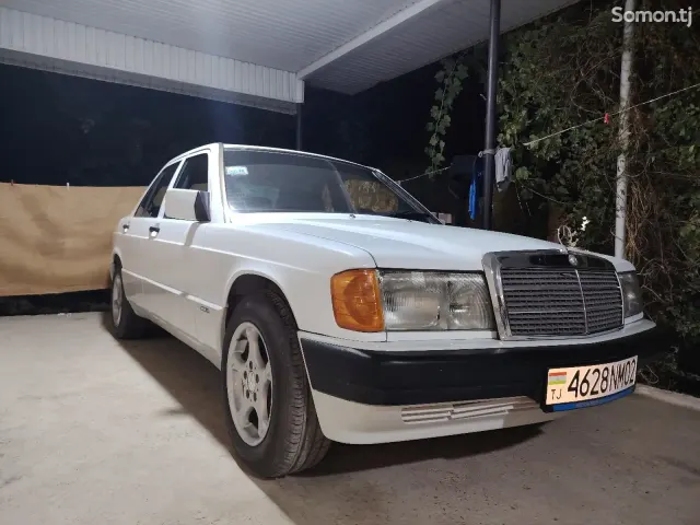 Mercedes-Benz W201 1990 · 1.8 MT
