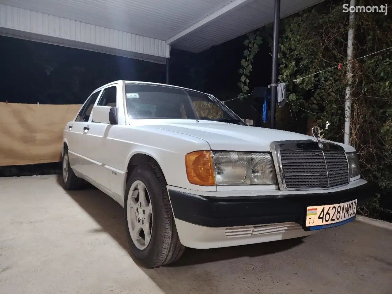 Mercedes-Benz W201 1990 · 1.8 MT