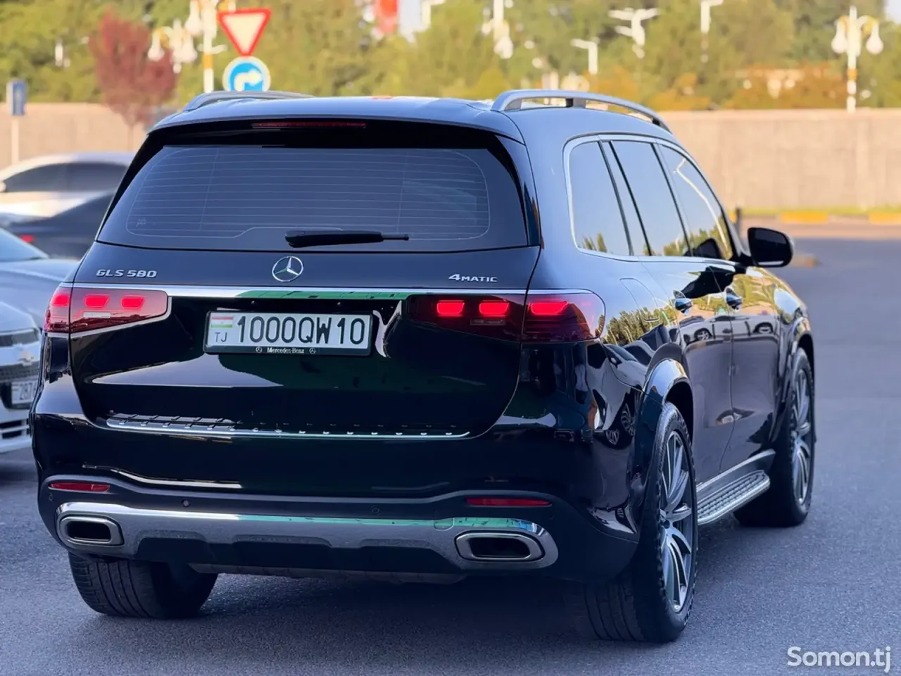 Mercedes-Benz GLS 2023 · 5.8 AT