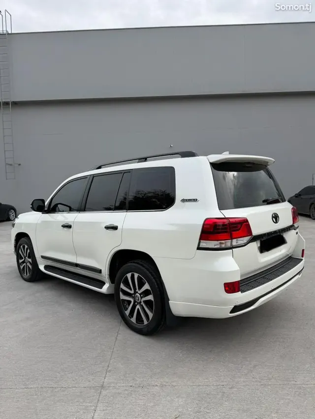Toyota Land Cruiser 2018 · 4.5 AT
