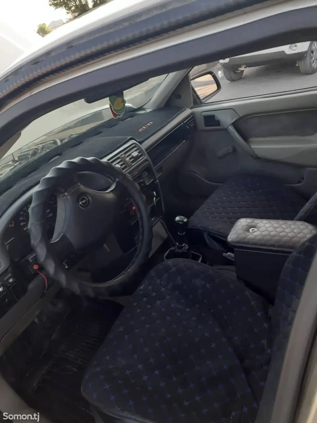 Opel Vectra A 1990 · 1.6 MT