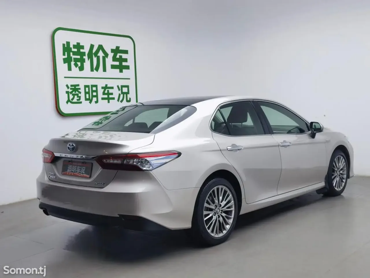 Toyota Camry 2019 · 2.5 AT
