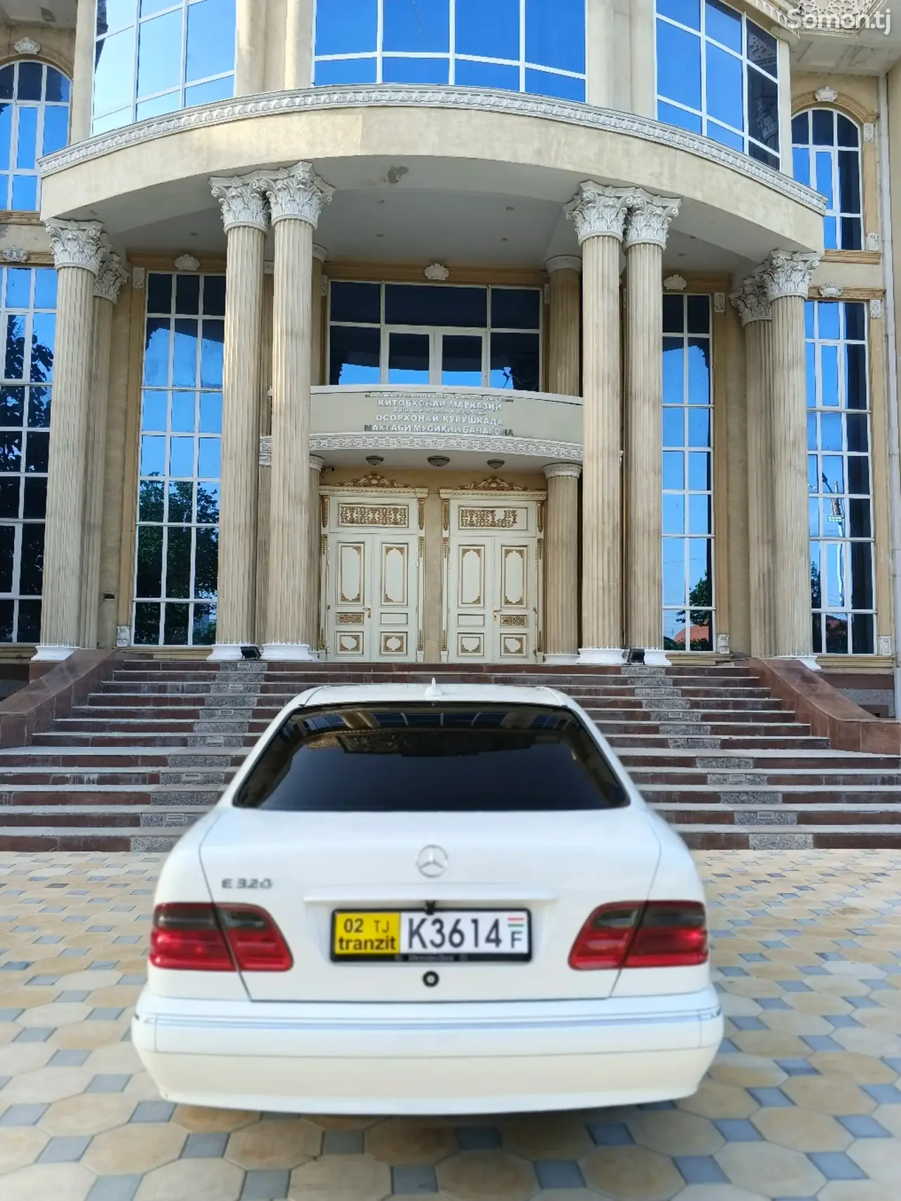 Mercedes-Benz E class 2001 · 3.2 AT
