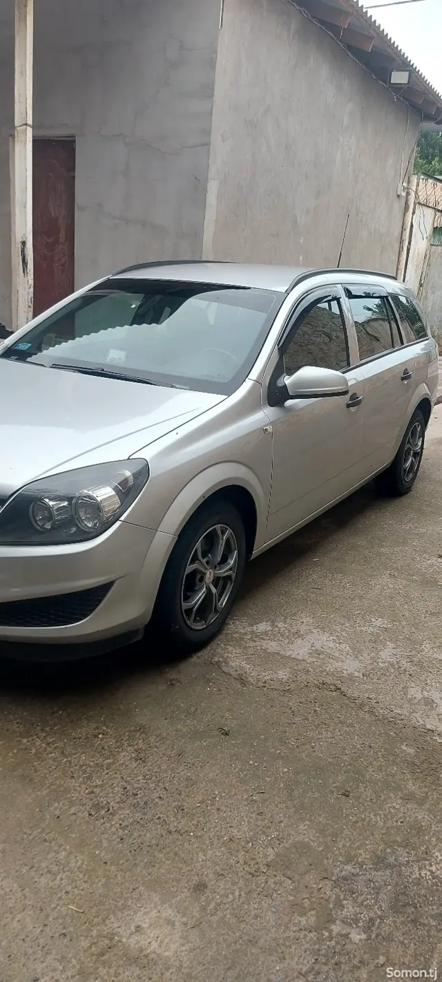 Opel Astra H 2011 · 1.6 MT