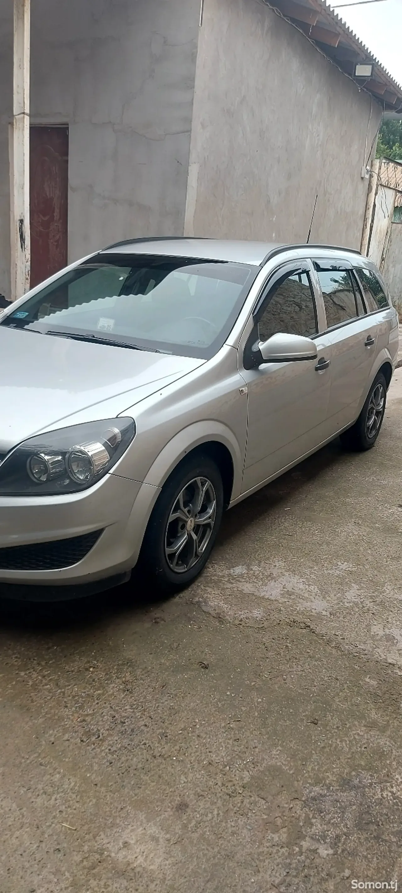 Opel Astra H 2011 · 1.6 MT