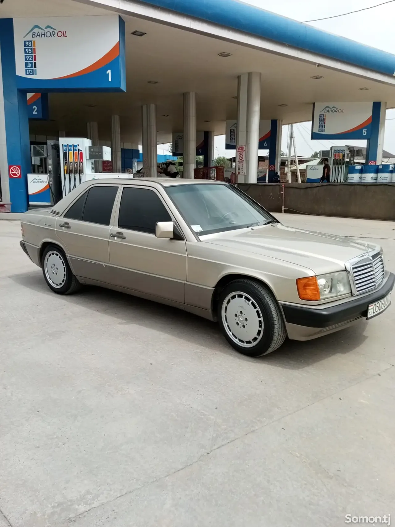 Mercedes-Benz W201 1992 · 2.0 MT