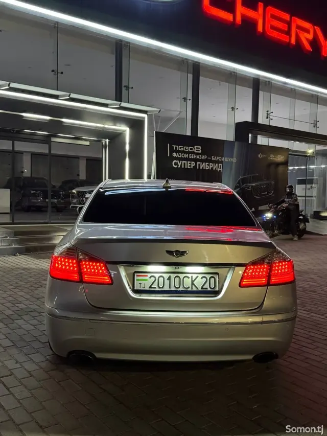 Hyundai Genesis 2008 · 3.8 AT