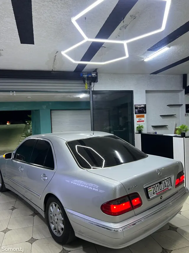 Mercedes-Benz E class 2000 · 2.0 AT