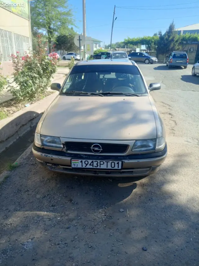 Opel Astra F 1997 · 1.6 MT