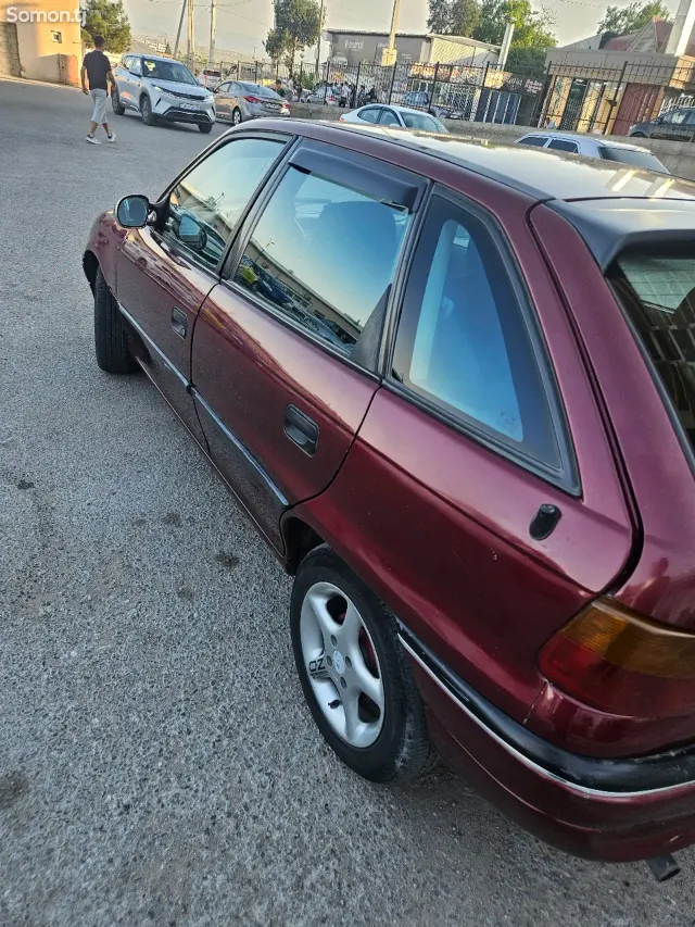 Opel Astra F 1997 · 1.6 AT
