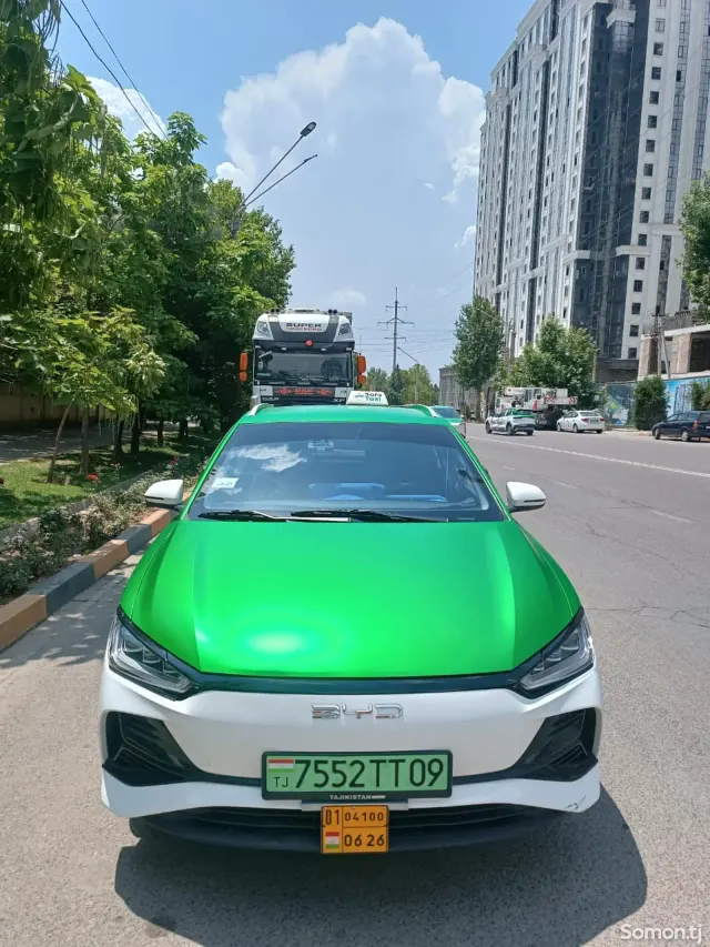 BYD E2 2023 · 4.4 AT