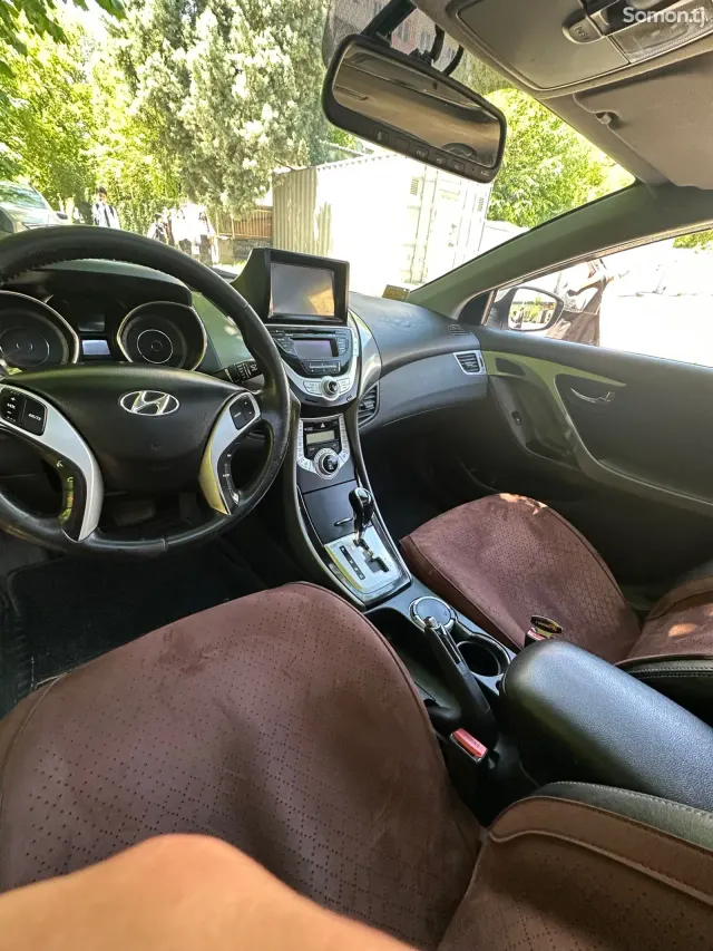 Hyundai Avante 2012 · 1.6 AT