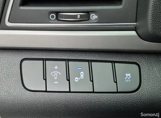 Hyundai Avante 2018 · 1.6 AT