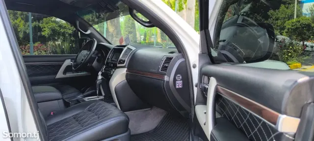 Toyota Land Cruiser 2013 · 4.5 AT