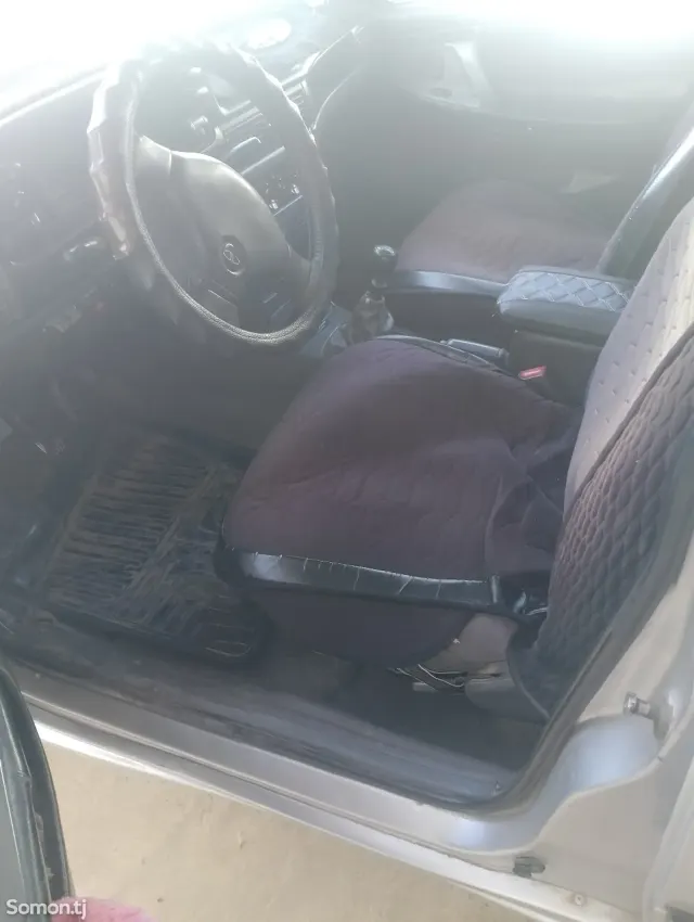 Daewoo Nexia 1994 · 1.6 MT